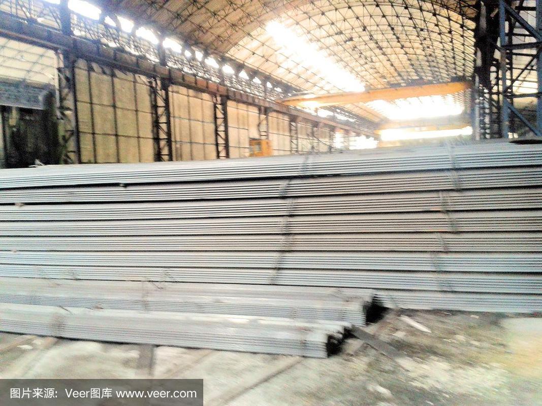 钢铁工厂与钢铁技术 从传统冶炼到智能制造的跨越